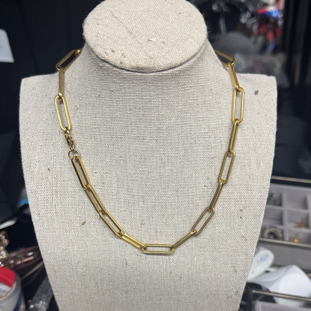 Elegant Gold Chain Necklace